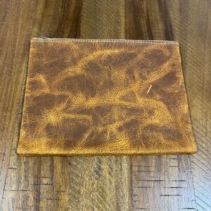 EUC KMM&Co Medium Yellow (?) Kodiak Leather Pouch